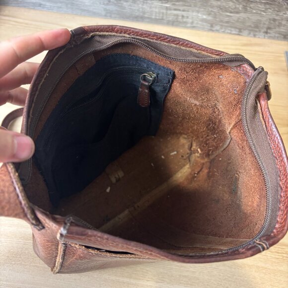 Duluth Trading Brown Pebbled Leather Saddle Sling Shoulder Bag Purse - Picture 13 of 15